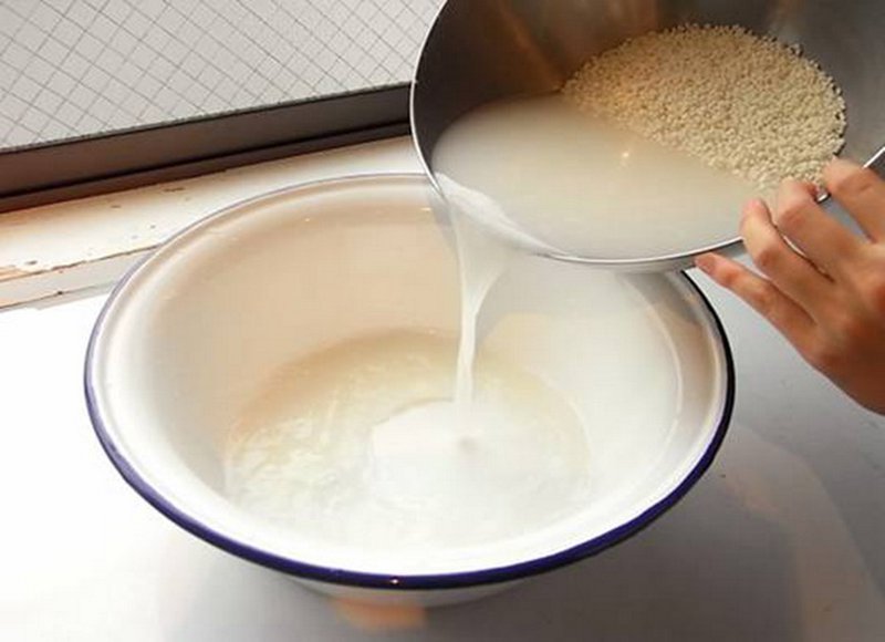 Cách làm trắng da trong 1 đêm bằng nước vo gạo